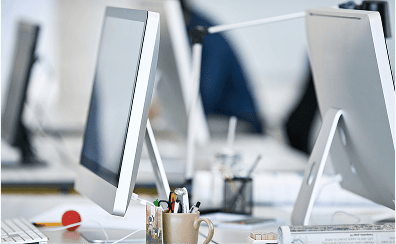 Büroschreibtisch mit Monitor